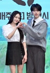 사람 냄새 나 박성웅·이수경, 2년만 재회…심우면 연리리行 [종합]