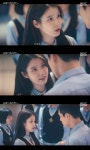 양반 XX야·교복 꼬라지 아이유, 계급 차별 속 강렬한 등장…전교 1등 위엄 (대군부인)