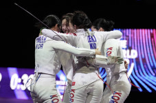 '펜싱 아이돌' 양승혜 월드컵 金 땄네…한국 여자 에페, 러시아와 연장전 끝 역전 우승→'세계 1위' 송세라 맹활약