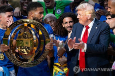충격! 트럼프, 월드컵 시상식서 우승팀과 함께 세리머니…2025 클럽월드컵 '꼴불견' 행동 한 번 더 한다