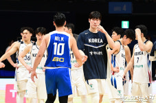 연장 끝 역전패 당한 한국 농구대표팀[포토]