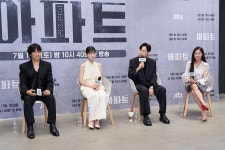 지성 입주 '아파트', 통쾌한데 따뜻하기까지 [종합]