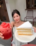 권은비, '워터밤' 안 가도 여신…청순 여름룩으로 아쉬움 달랬다 [해시태그]