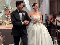 '임신' 양지원양준모, 결혼식 현장 공개됐다…'예비신랑' 강균성도 축하