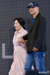 김혜자 '송일곤 감독 손 꼭 맞잡고 무대인사 등장'[엑's HD포토]