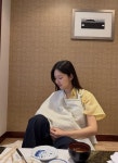 최유화, 공공장소 모유 수유 사진에 '시끌'…