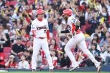 KIA 타이거즈 쾅쾅쾅쾅! '홈런 4방 터졌다' 준PO 직행 보인다…SSG 8-5 제압→3연승 질주 [광주:스코어]