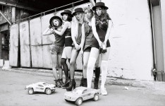 f(x), ‘레드라이트’가 알린 그들의 스토리 텔링