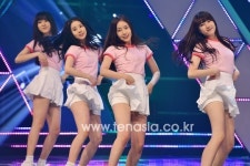 TENPHOTO, 여자친구, 속 바지도 의상이다... 신개념 패션(쇼챔)