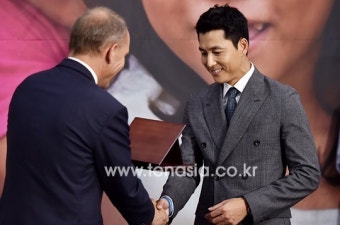 [TENPHOTO] 정우성, 얼굴도 TOP 마음씨도 TOP '유엔난민기구 친선대사 위촉'