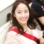 전혜빈, 흩날리는 머리칼과 청순 미소 제 옆 운전하고 계신 분 궁금?