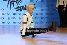 [TENPHOTO] 비트윈 영조, 체조 국가대표 출신의 화려한 개인기