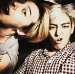 빅뱅 탑, 지드래곤과 장난기 넘치는 투샷 공개 어젯밤