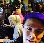 빈지노, 여자친구 스테파니 미초바와 PC방 데이트 포착 게임 삼매경