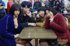 응답하라 1988 혜리-류준열-이민지-이세영 압구정 인증샷 신나는 브이!