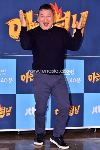 [TENPHOTO] 강호동, 아는형님 중 가장 힘 센 형님 (아는형님)