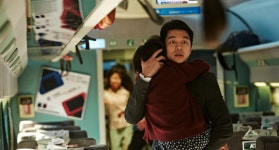 공유, 재난영화 ‘부산행’ 스틸컷 공개…‘생존사투’