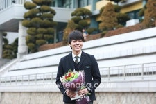 [TENPHOTO] 여진구, 졸업식날에도 빛이나는 외모