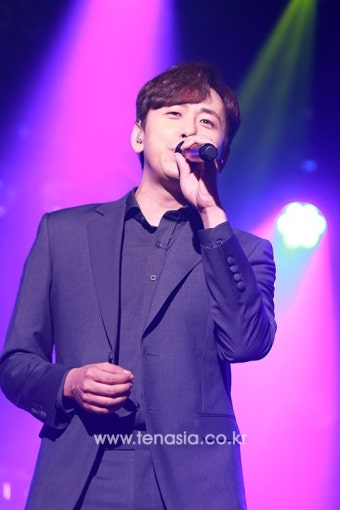 [TEN PHOTO] 데이브레이크 이원석, 고막을 강타하는 달달한 목소리 (위드 쇼케이스)