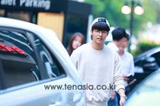 [TEN PHOTO] 씨엔블루 강민혁, 동글이 안경+뒤로 쓴 스냅백..꾸러기 미 폭발 (딴따라 종방연)