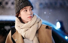 W 한효주, 한겨울에도 빛나는 미모 6년 만에 안방극장 컴백