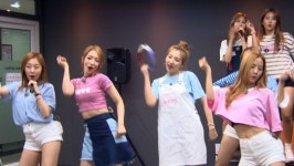 우주LIKE소녀 우주소녀, 노래방 기기 등장에 숨겨왔던 흥 폭발