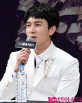 [TEN PHOTO]신화 김동완 팬들에게 고마워요