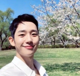 벚꽃보다 화사한 정해인