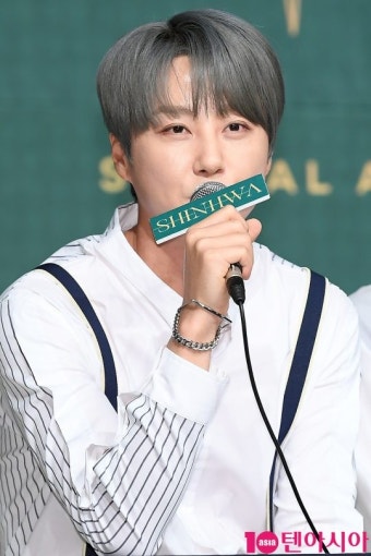 [TEN PHOTO] 신화 신혜성 '미성의 보이스'