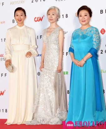 [TEN PHOTO]김희애-예수정-김해숙 '여배우들의 품격'