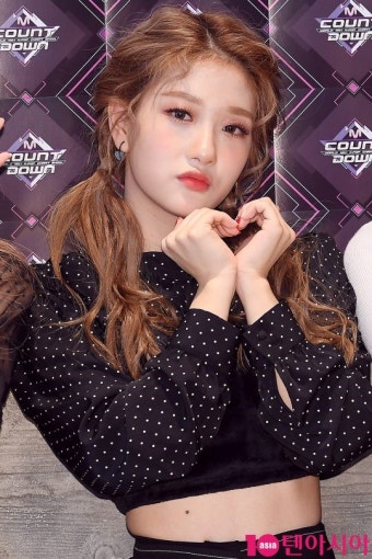 [TEN PHOTO] 프로미스나인 이서연 '미모에 녹는다'
