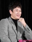 [TEN PHOTO]이선균 '인텔리전트의 꽃미소'