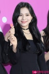 [TEN PHOTO] 여자친구 엄지 미소에 반해