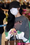 [TEN PHOTO]마마무 화사 '공항패션 포인트 긴 네일아트'