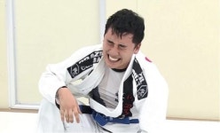 구속 피한 승리 여유만만...영장 기각 하루도 안돼 체육관서 운동