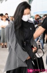 [TEN PHOTO]마마무화사 트레이닝 상의에 나머지는 정장