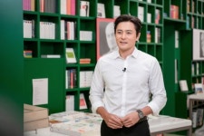 전세계 명문 서점 소개 나선 장동건...다큐 ‘백 투 더 북스’ 29일 첫방