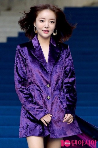 [TEN PHOTO]문지인 '보라색 좋아'