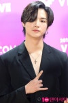 [TEN PHOTO]갓세븐 JB '살살녹는 눈빛'