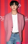 [TEN PHOTO]팬타곤 홍석 남자는 핑크죠