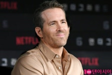 [TEN PHOTO] 라이언 레이놀즈 