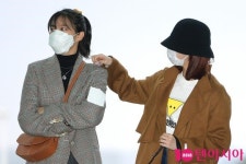 [TEN PHOTO]트와이스 정연X사나 다정한 손길