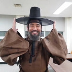 [TEN 이슈] ‘킹덤2’ 모자(?)에 꽂힌 외국인들…“오 마이 갓”