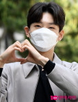 [TEN 포토] 김용빈 '맑고 깨끗한 하트~'