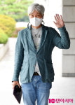 [TEN 포토] 배철수 멋진 손인사~