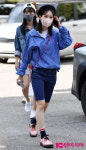[TEN 포토] 오마이걸 지호 미스트 한손에 들고...수분은 소중하니까