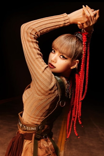 블랙핑크 리사, 수록곡 '머니' 인기 뒷심…첫 솔로 앨범으로 쌓은 '하이 커리어'