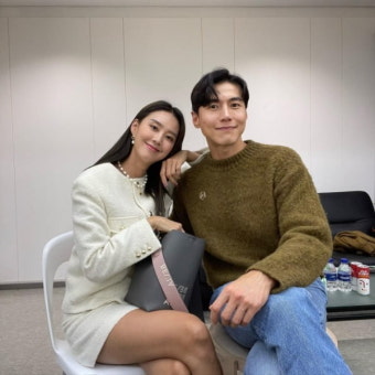 지소연, 송재희 비즈니스 파트너라더니…이렇게 다정할 일?[TEN]