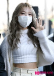 [TEN 포토] 프로미스나인 백지헌 천사의 손인사