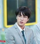 방탄소년단 진, 美 작가→英 과학자…전 세계 지적인 사람들의 최애